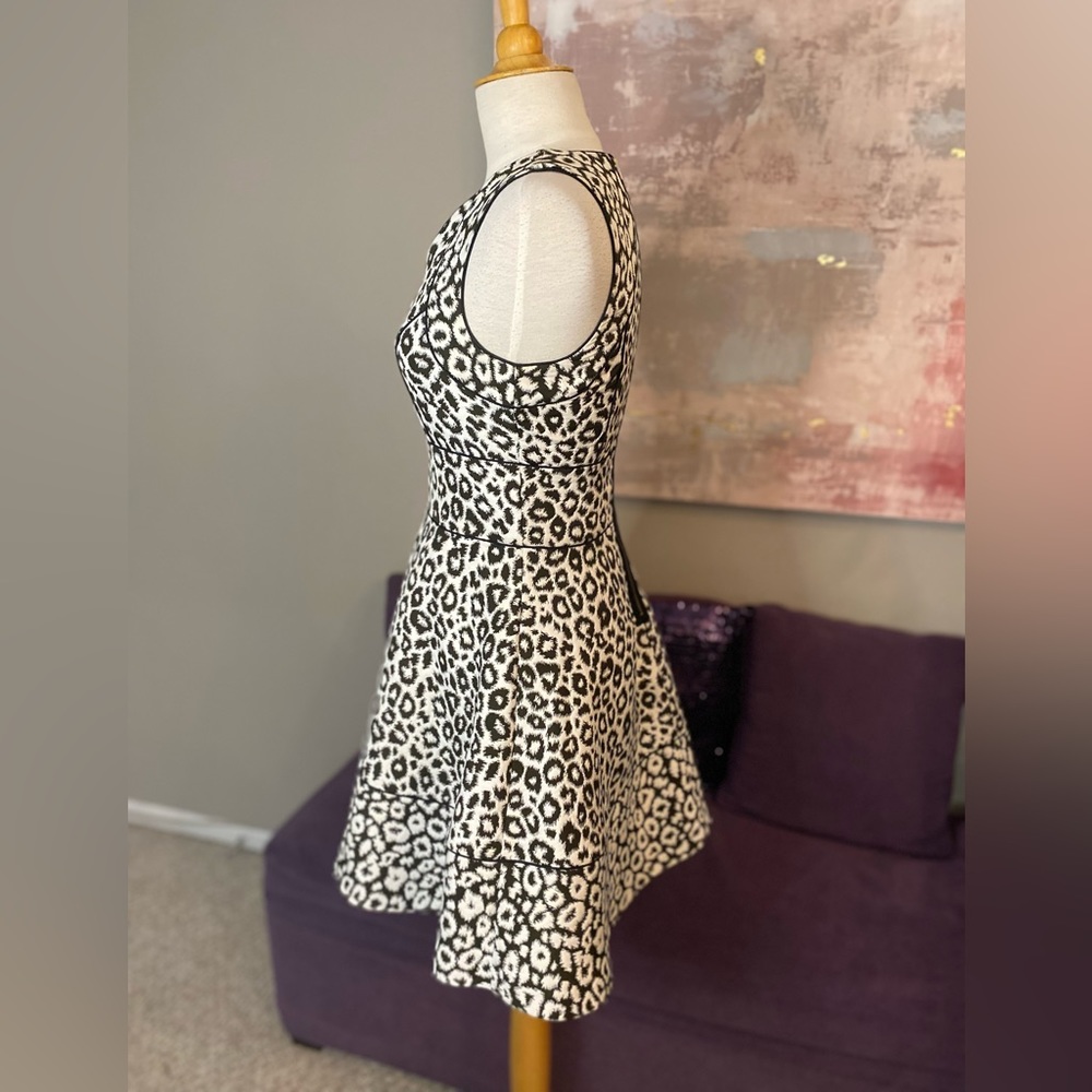 Banana Republic White Leopard Print Dress Black & White exposed Zipper Size 2 - Picture 7 of 12